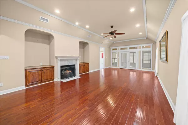 100 Timber Creek Court, Lindale, TX 75771