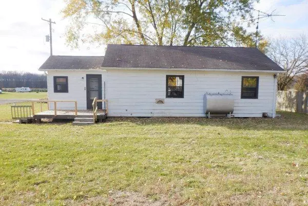 75 4th Street, Plainwell, MI 49080