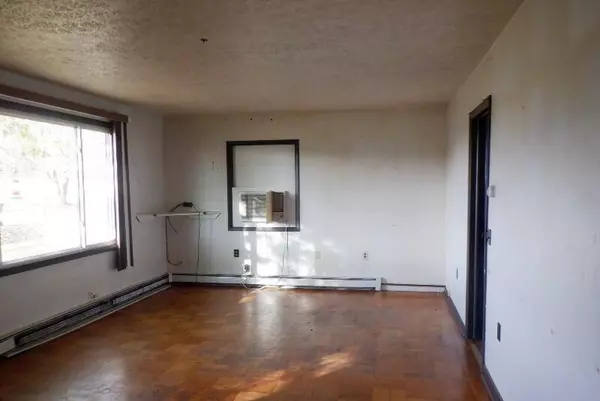 75 4th Street, Plainwell, MI 49080