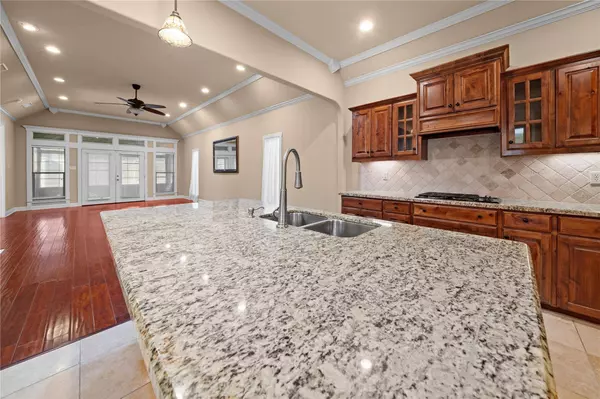 100 Timber Creek Court, Lindale, TX 75771