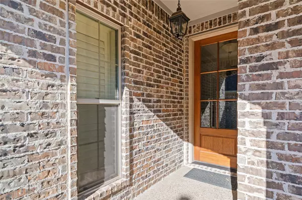 100 Timber Creek Court, Lindale, TX 75771