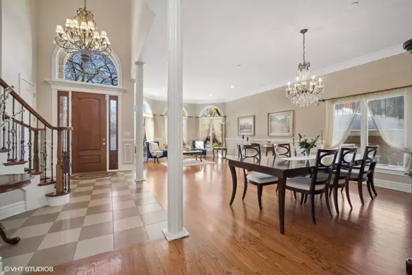 133 S BOBBY LN, Mount Prospect, IL 60056