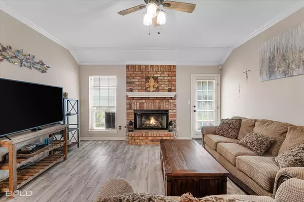 3304 Williamsburg Drive, Bossier City, LA 71112