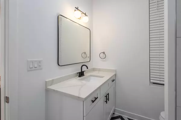 1344 W Ohio St, Chicago, IL 60642