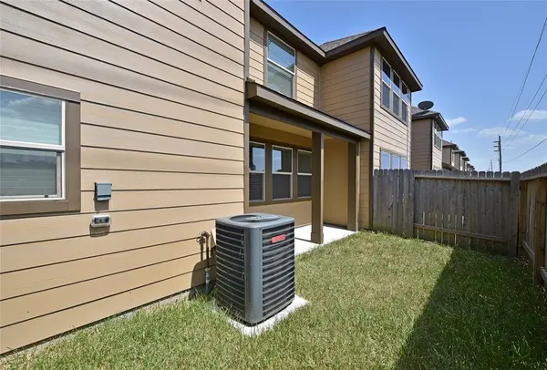 8435 Hawthorn Valley LN, Houston, TX 77095