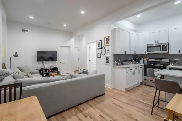 1344 W Ohio St, Chicago, IL 60642