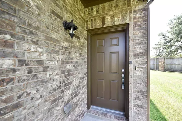 8435 Hawthorn Valley LN, Houston, TX 77095