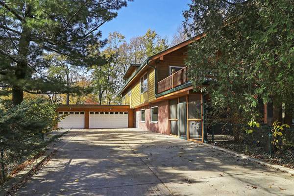 1432 Sunset DR, Schaumburg, IL 60193