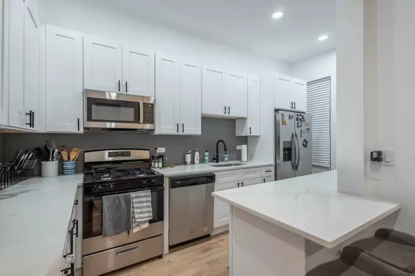 1344 W Ohio St, Chicago, IL 60642