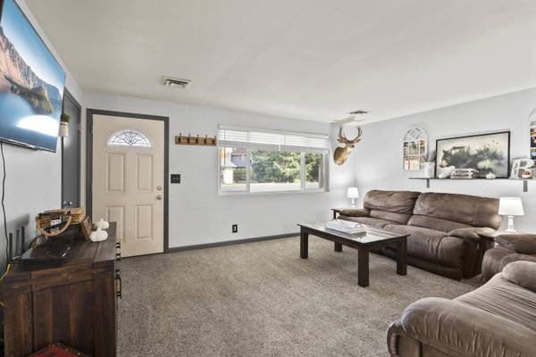 212 Rodale Dr, Eagle Point, OR 97524