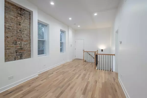 1344 W Ohio St, Chicago, IL 60642