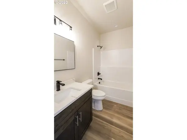 2391 W 9th AVE, Junction City, OR 97448