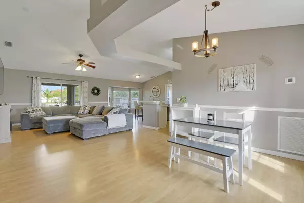 5867 NW Zenith DR, Port Saint Lucie, FL 34986