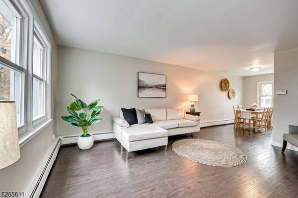 35 Victory Ct, Metuchen Boro, NJ 08840