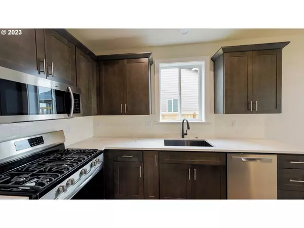 2381 W 9th AVE, Junction City, OR 97448