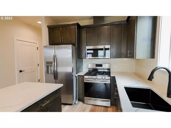 2381 W 9th AVE, Junction City, OR 97448