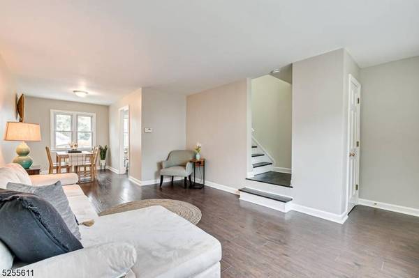 35 Victory Ct, Metuchen Boro, NJ 08840