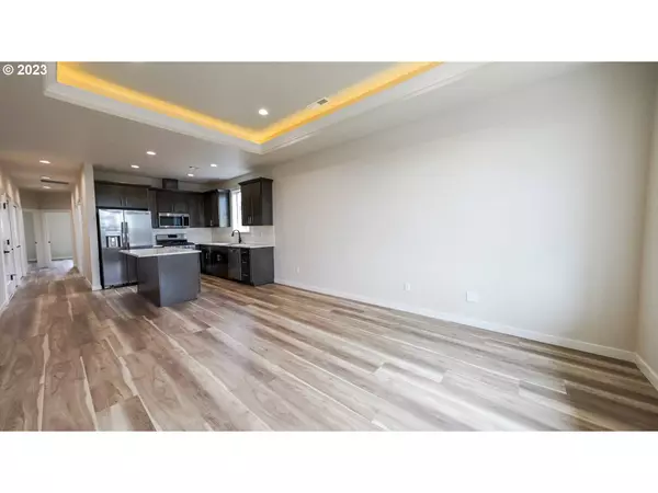 2381 W 9th AVE, Junction City, OR 97448