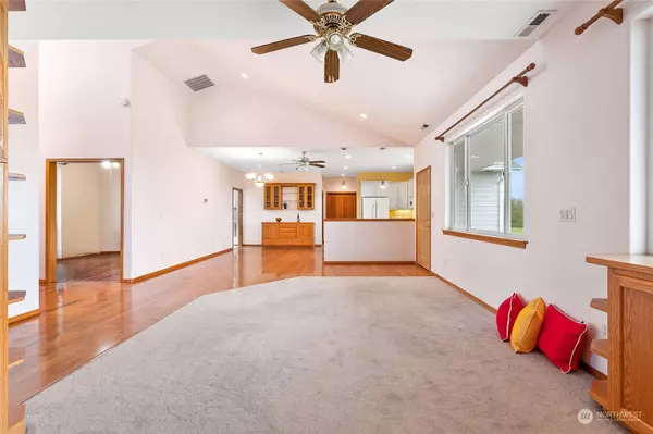 114 Rainier DR, Salkum, WA 98582