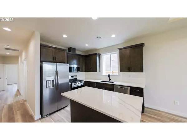 2381 W 9th AVE, Junction City, OR 97448