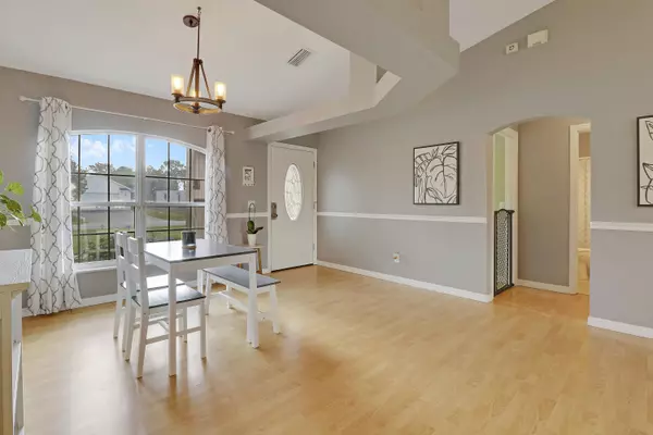 5867 NW Zenith DR, Port Saint Lucie, FL 34986