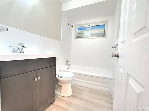 32239 SUSILANE Street, Roseville, MI 48066