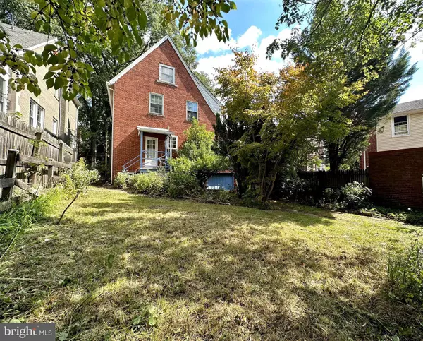 5330 32ND ST NW, Washington, DC 20015