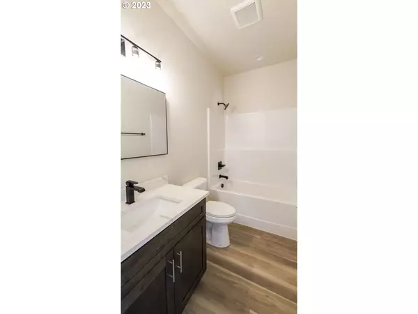 2379 W 9th AVE, Junction City, OR 97448