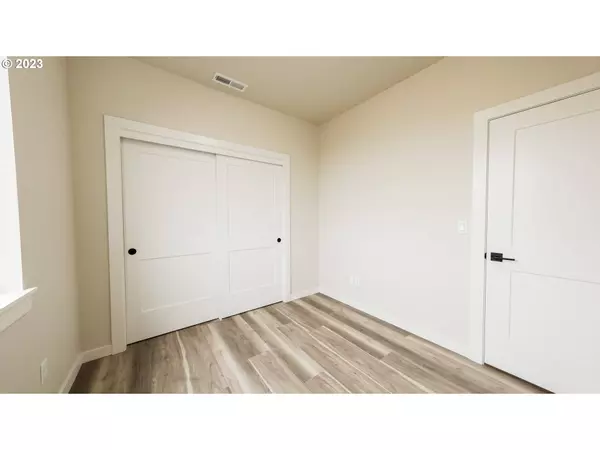 2391 W 9th AVE, Junction City, OR 97448