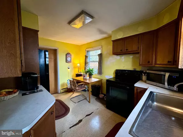 240 HILLTOP RD, Coopersburg, PA 18036