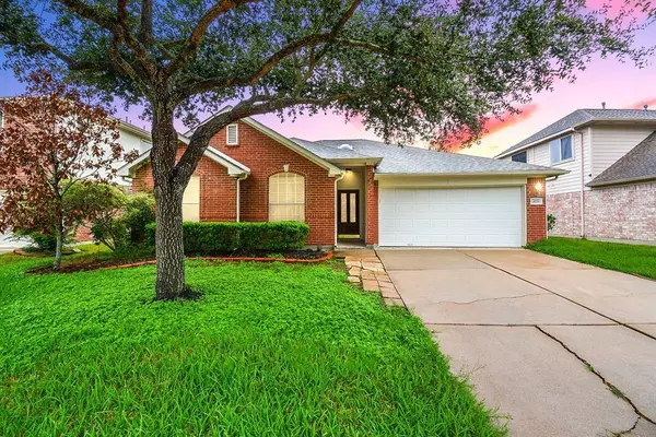 4931 Sentry Woods LN, Pearland, TX 77584