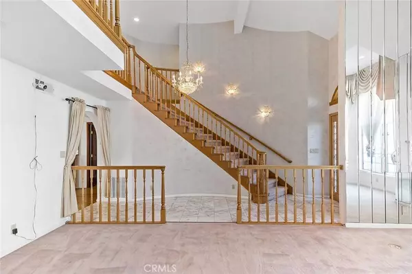 5560 Topa Topa Dr, Ventura, CA 93003