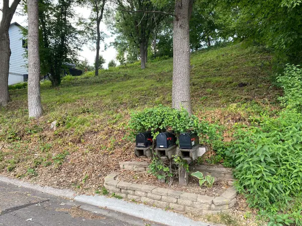 4642 Kingsdale DR, Bloomington, MN 55437