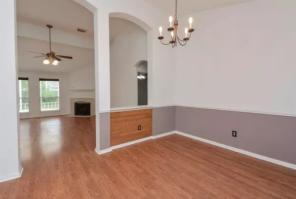 4931 Sentry Woods LN, Pearland, TX 77584