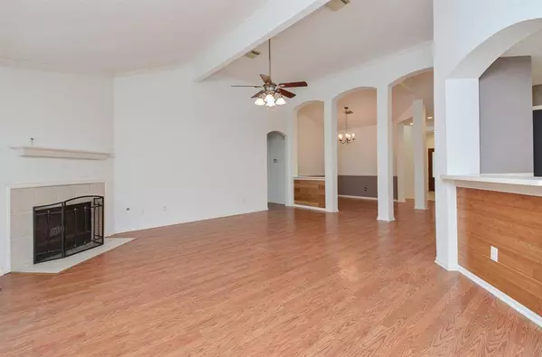 4931 Sentry Woods LN, Pearland, TX 77584