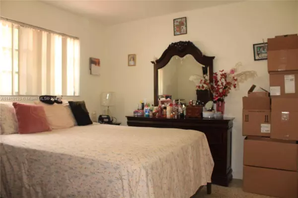 462 Grand Canal Dr, Miami, FL 33144