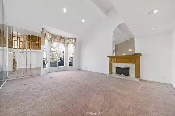 5560 Topa Topa Dr, Ventura, CA 93003