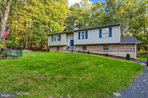 3212 FOXDALE TER, East Stroudsburg, PA 18301