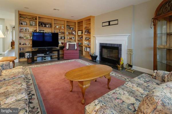 34 CHATHAM PL, Southampton, NJ 08088