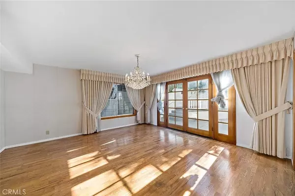 5560 Topa Topa Dr, Ventura, CA 93003