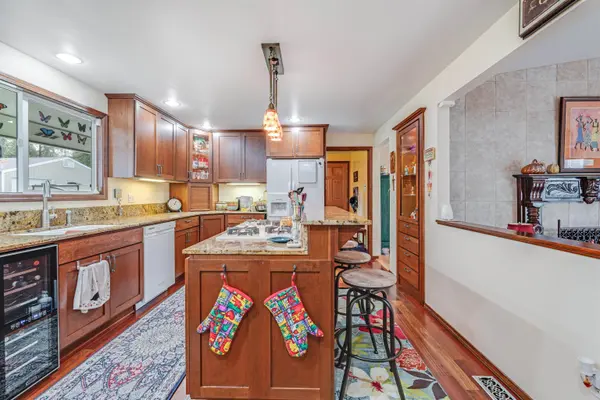 8727 N Seven Mile Rd, Nine Mile Falls, WA 99026