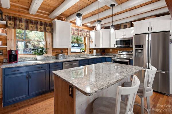 210 Hidden Lake Pkwy, Nebo, NC 28761