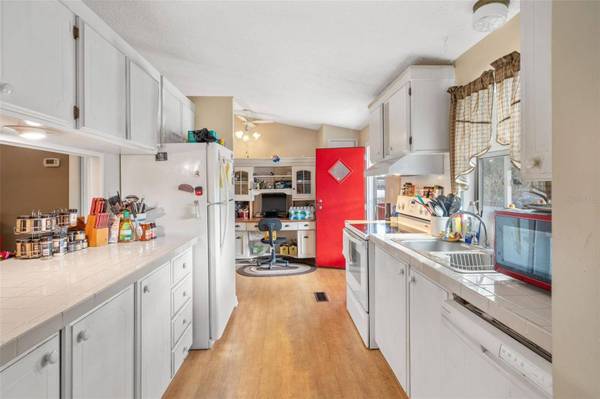 8040 E GARNER LN, Floral City, FL 34436