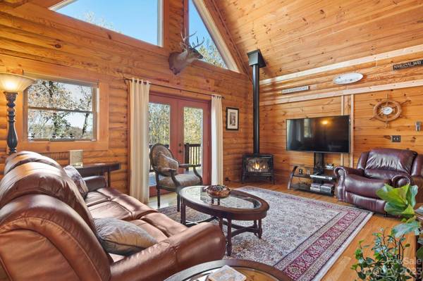 210 Hidden Lake Pkwy, Nebo, NC 28761