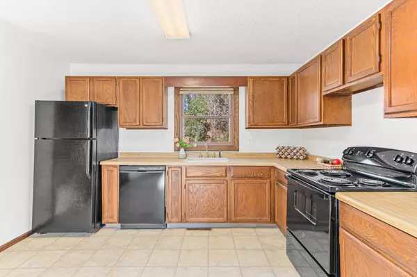 1820 Victoria CIR, Victoria, MN 55386