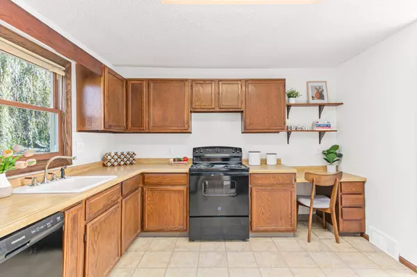 1820 Victoria CIR, Victoria, MN 55386