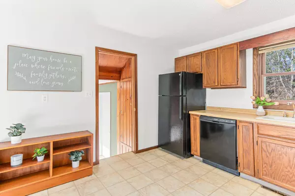 1820 Victoria CIR, Victoria, MN 55386