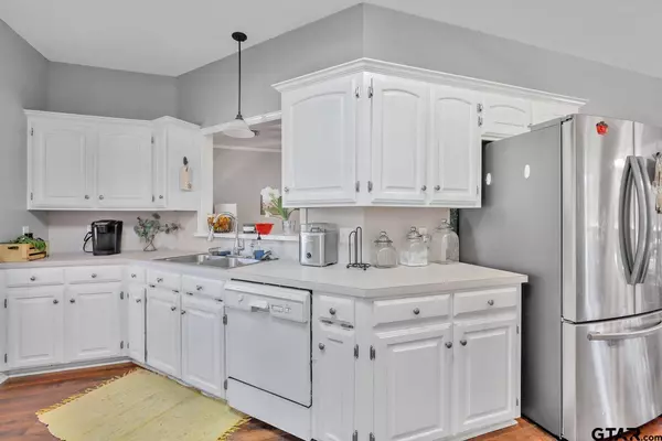 20458 Ashley Cir, Troup, TX 75789