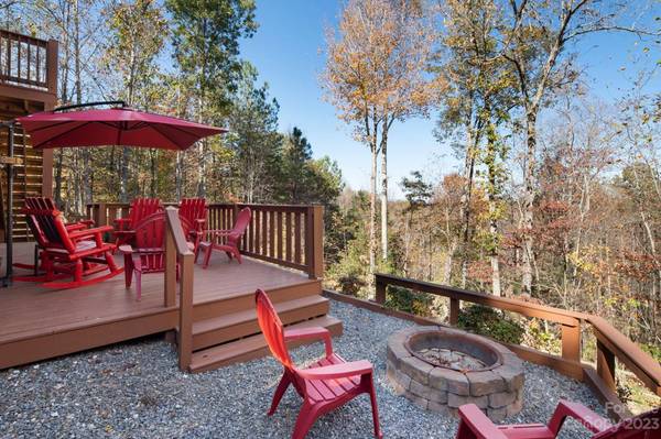 210 Hidden Lake Pkwy, Nebo, NC 28761
