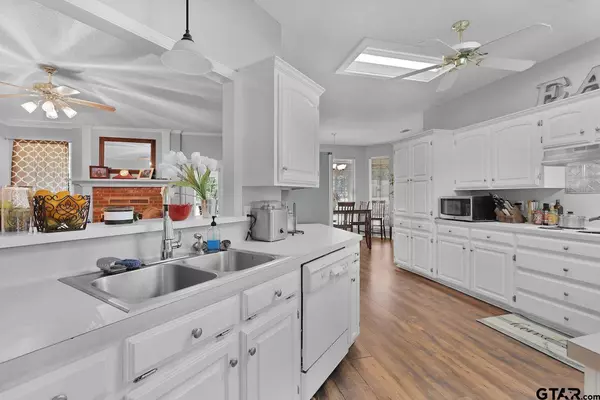 20458 Ashley Cir, Troup, TX 75789